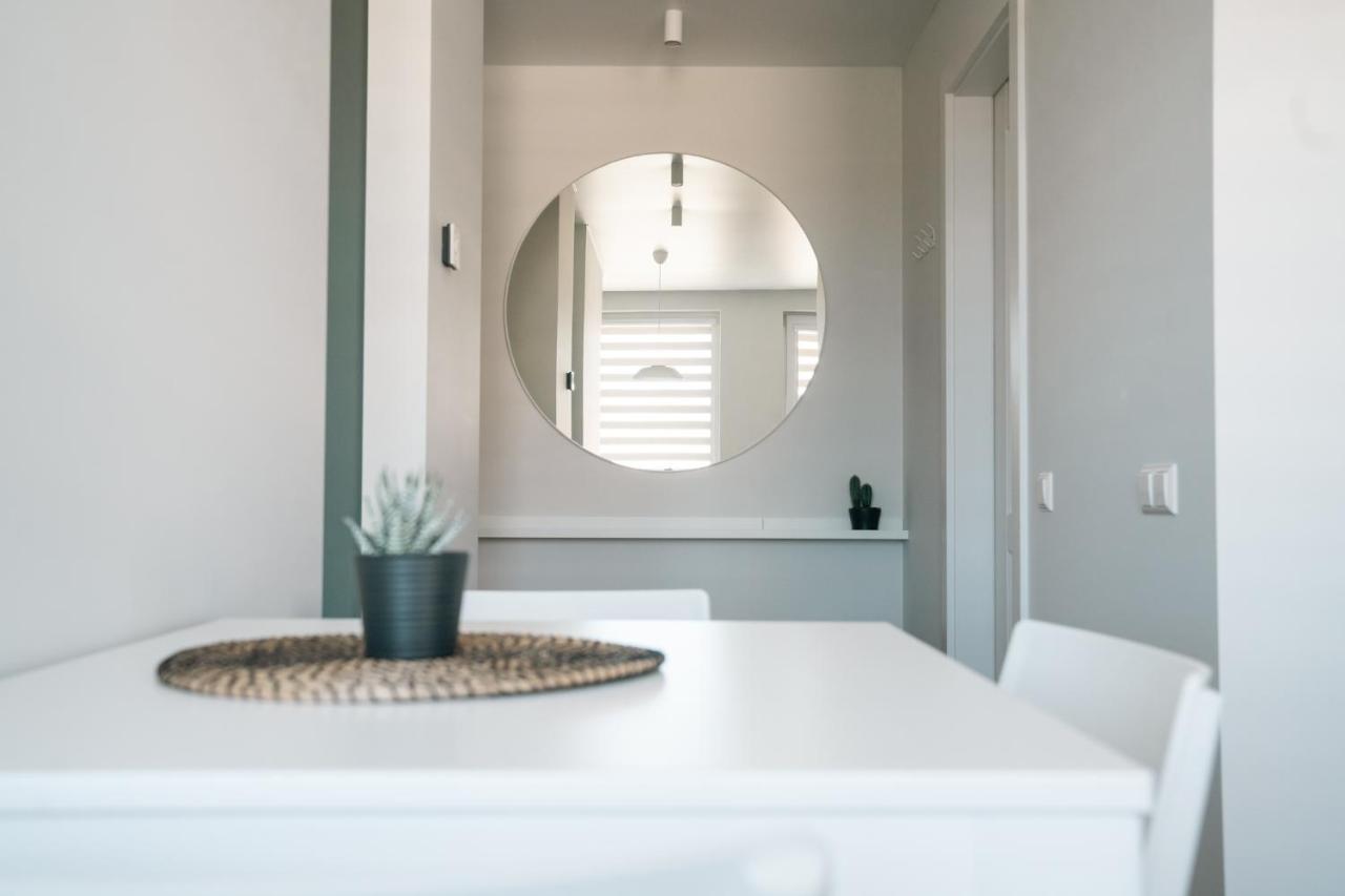 Grey Green Studio Apartment Бирштонас Экстерьер фото
